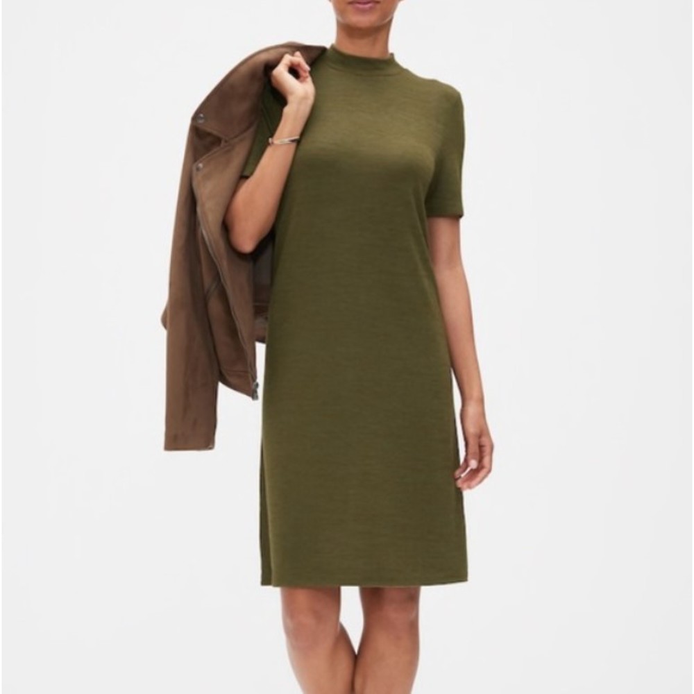 Banana Republic Soft Flowing Silky Knit Green Shift Dress Size M